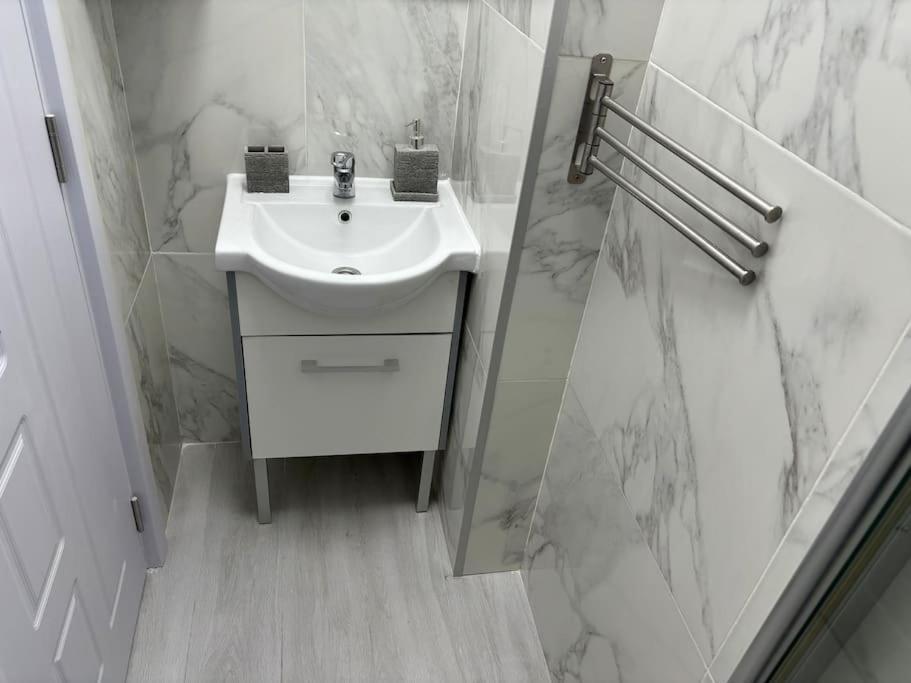 בוקרשט 3 Camere Decomandat מראה חיצוני תמונה